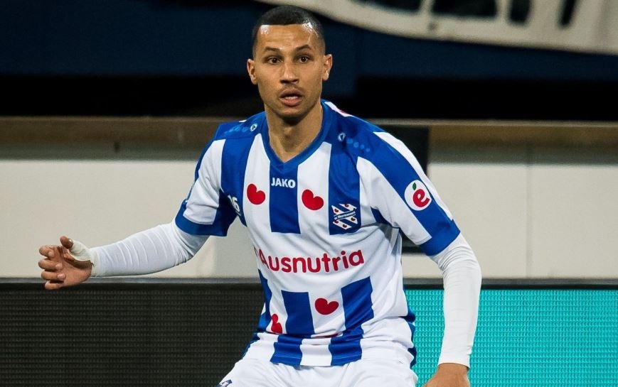 Heerenveen chia tay cung luc 5 cau thu phong ngu anh 1