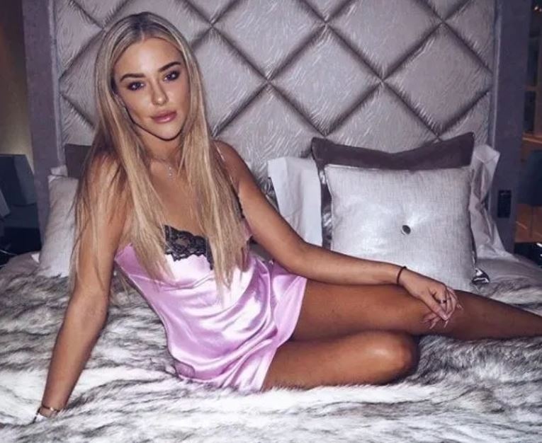 Aguero tay choi khet tieng anh 9