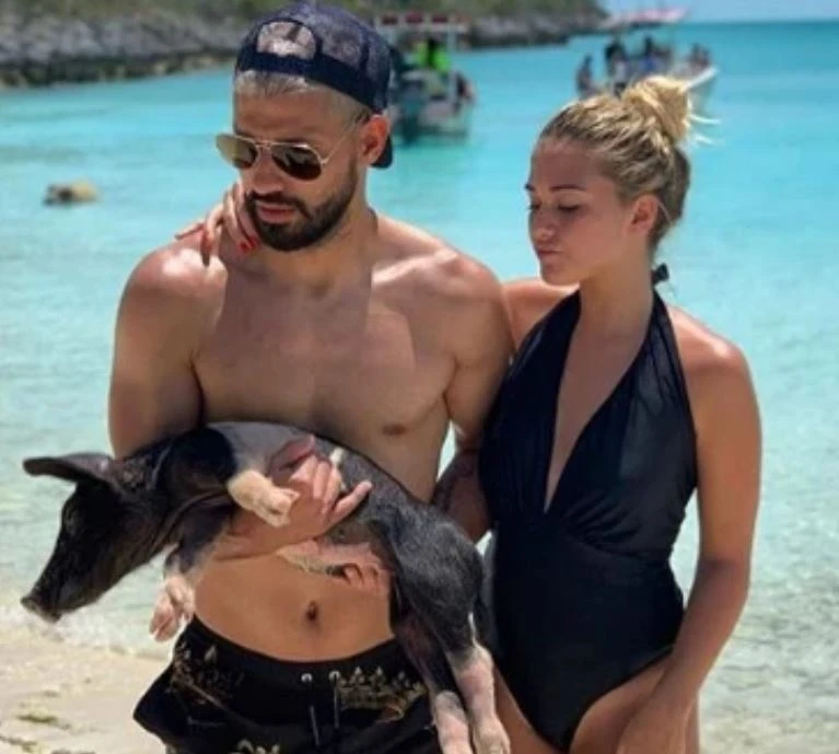 Aguero tay choi khet tieng anh 11