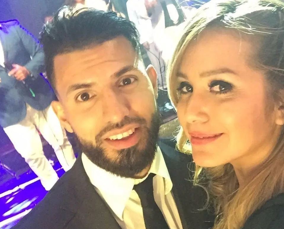 Aguero tay choi khet tieng anh 3