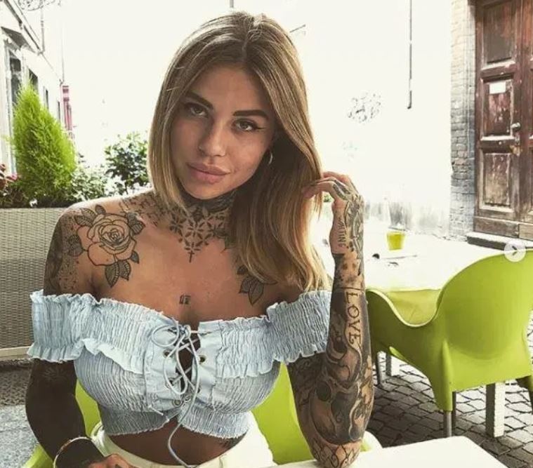 Aguero tay choi khet tieng anh 4