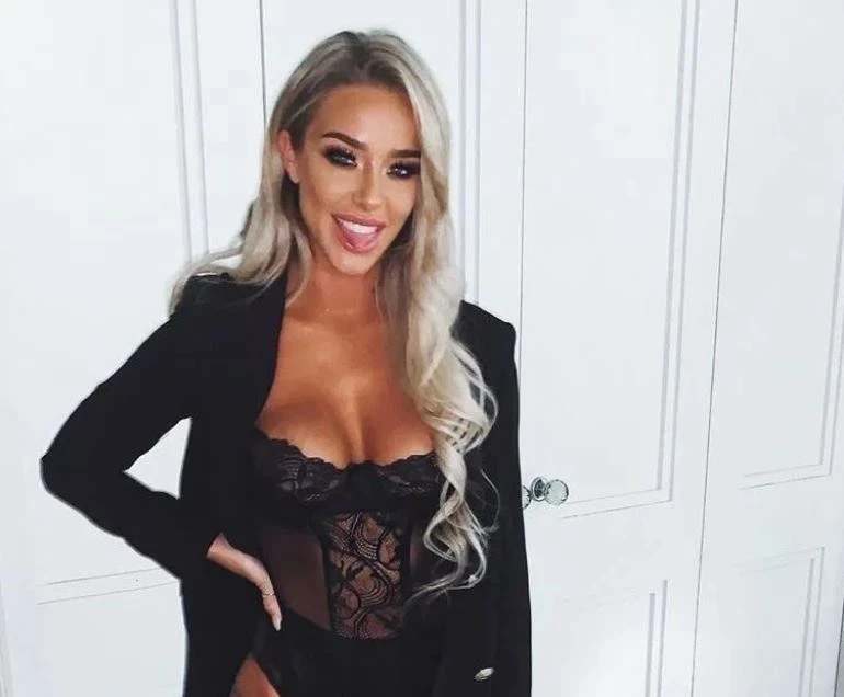 Aguero tay choi khet tieng anh 8