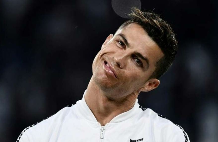 Ronaldo tuyen bo khong doi ao voi moi cau thu Roma hinh anh