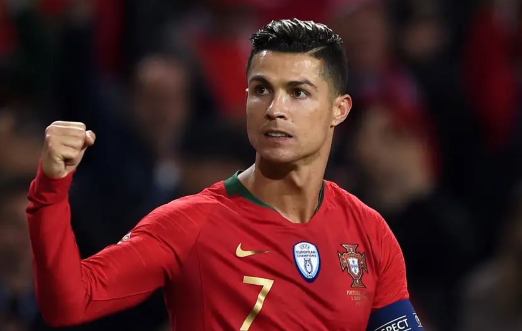 Ronaldo ho tro nhieu doi bong o Bo Dao Nha hinh anh