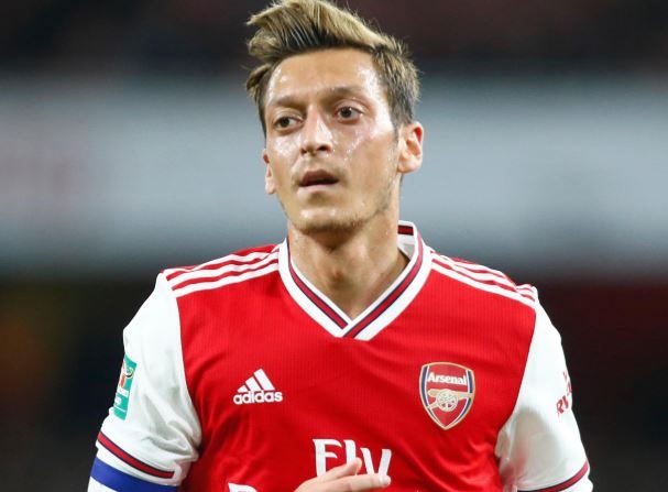 Cau thu Arsenal khong chiu giam luong du duoc hua hoan lai hinh anh