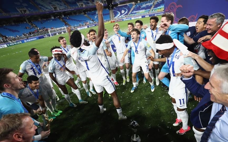 Bi kich cua dan sao tre Anh len dinh the gioi nam 2017 anh 2