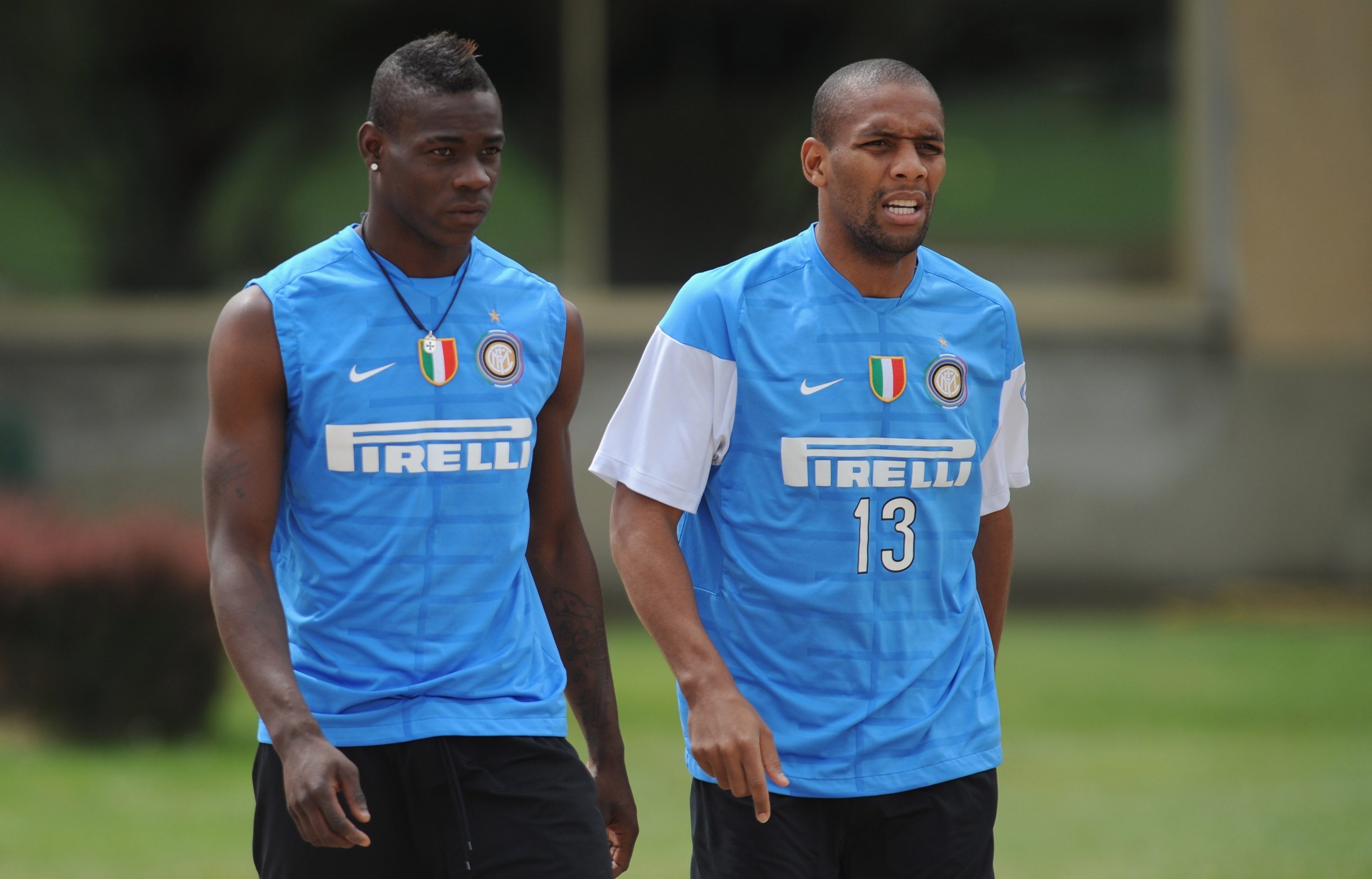 Balotelli loai Ronaldo khoi doi hinh trong mo anh 3