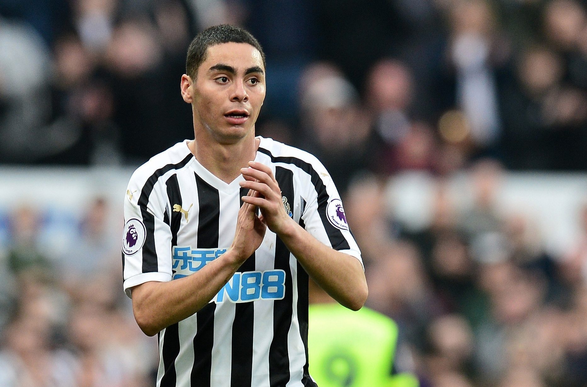 Doi hinh trong mo cua Newcastle anh 11