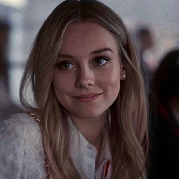 Ban gai Ronaldo bi soan ngoi 'nu hoang' mang xa hoi anh 2