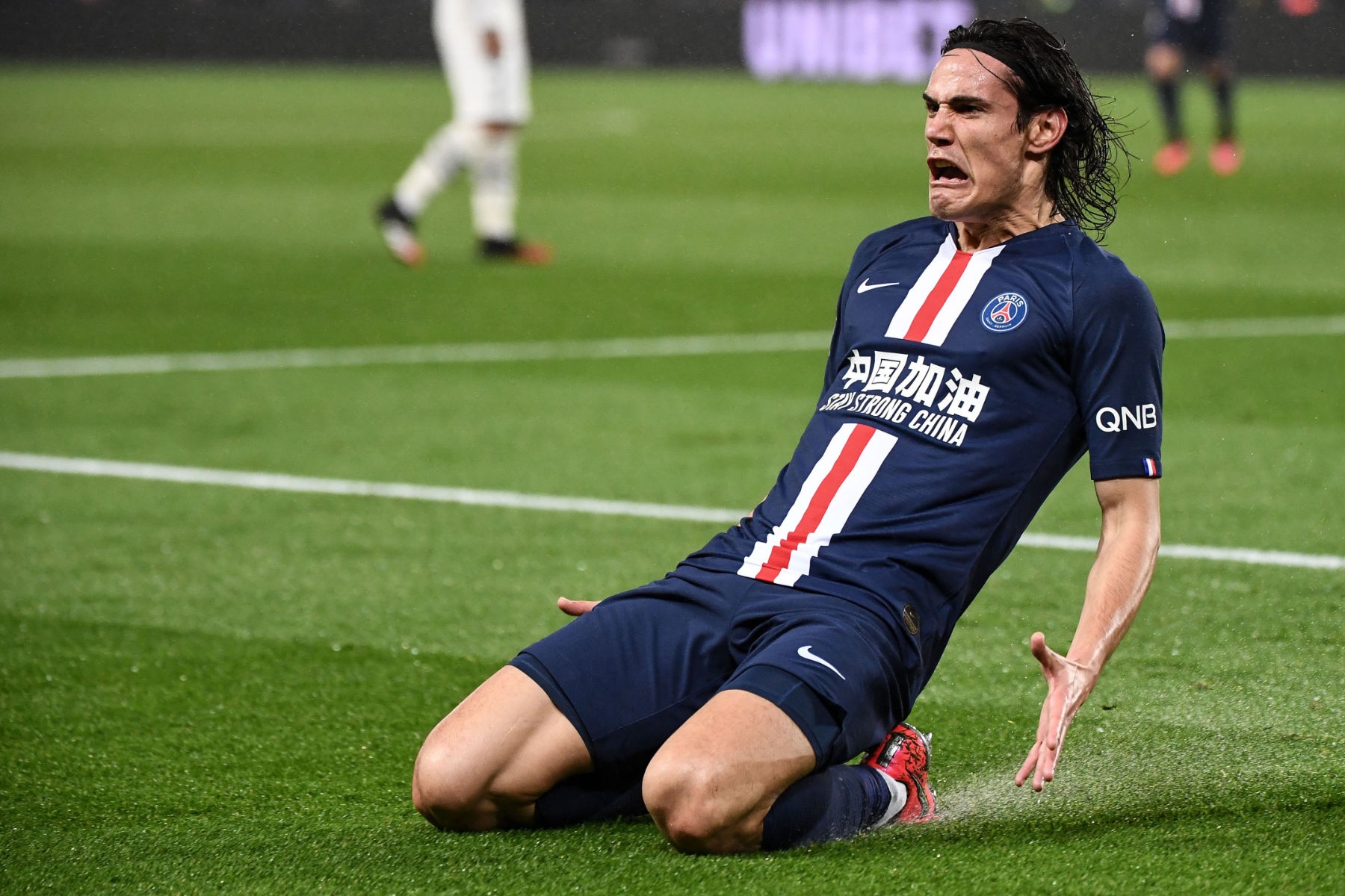 Newcastle chieu mo Cavani anh 1