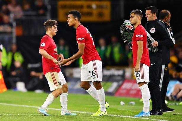 Cuu cau thu MU de xuat moi doi duoc thay 11 cau thu hinh anh