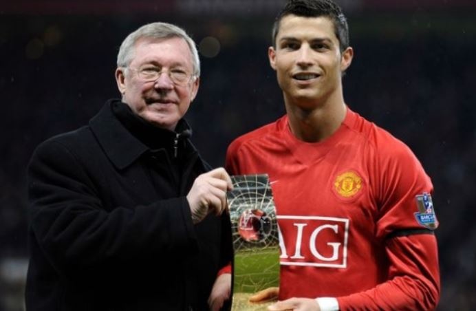 'Ronaldo tung dong y tro lai MU vao nam 2013' hinh anh