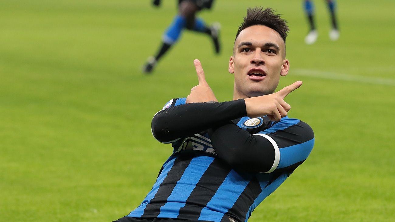 Barca dua 6 cau thu de doi Lautaro Martinez anh 1