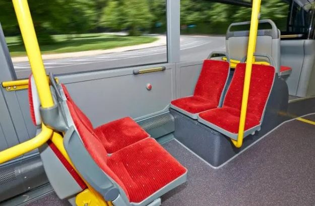 Ao dau mua toi cua MU bi CDV so sanh voi ghe xe buyt anh 3