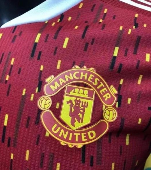 Ao dau mua toi cua MU bi CDV so sanh voi ghe xe buyt anh 4