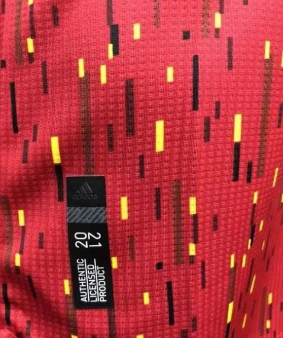 Ao dau mua toi cua MU bi CDV so sanh voi ghe xe buyt anh 5