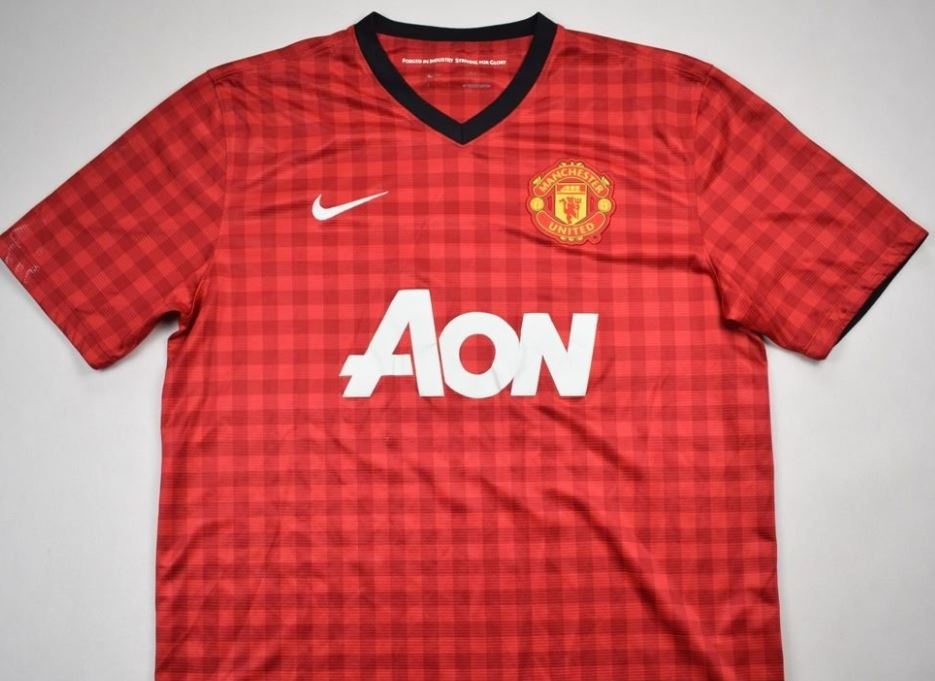 Ao dau mua toi cua MU bi CDV so sanh voi ghe xe buyt anh 6