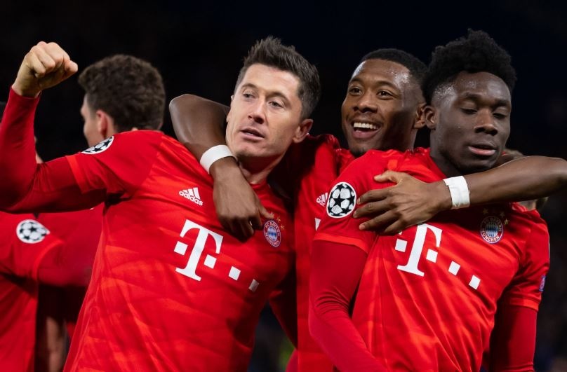 Lewandowski ghi ban thu 26 giup Bayern xay chac ngoi dau hinh anh