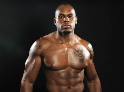 Cuu do vat WWE bi song cuon mat tich hinh anh