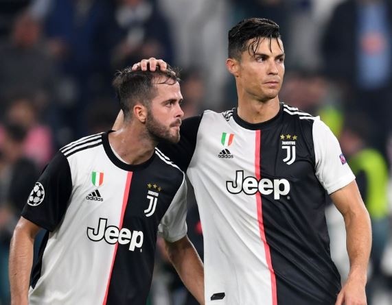 Juventus ban 7 cau thu anh 1