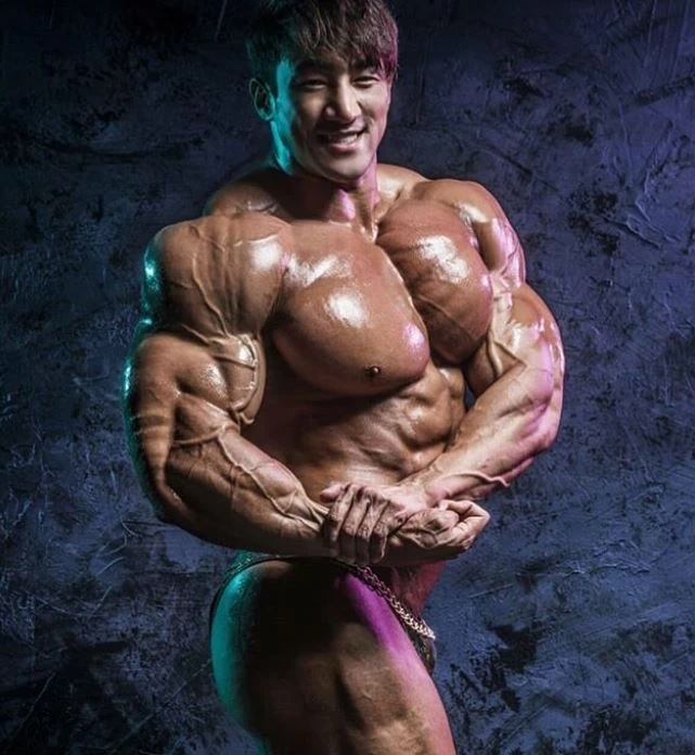 chang trai gay go lot xac thanh vua the hinh anh 8