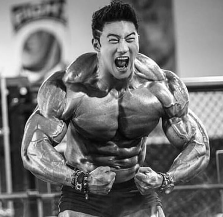 chang trai gay go lot xac thanh vua the hinh anh 3