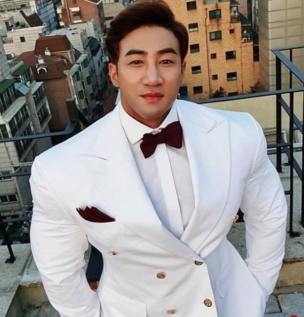 chang trai gay go lot xac thanh vua the hinh anh 6