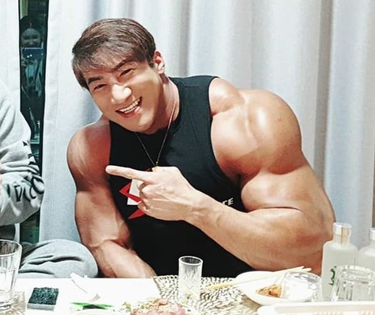 chang trai gay go lot xac thanh vua the hinh anh 7