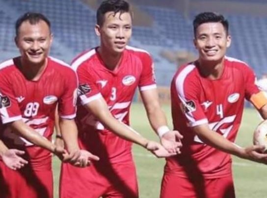 Bui Tien Dung cung dong doi vao vong 1/8 cup quoc gia hinh anh