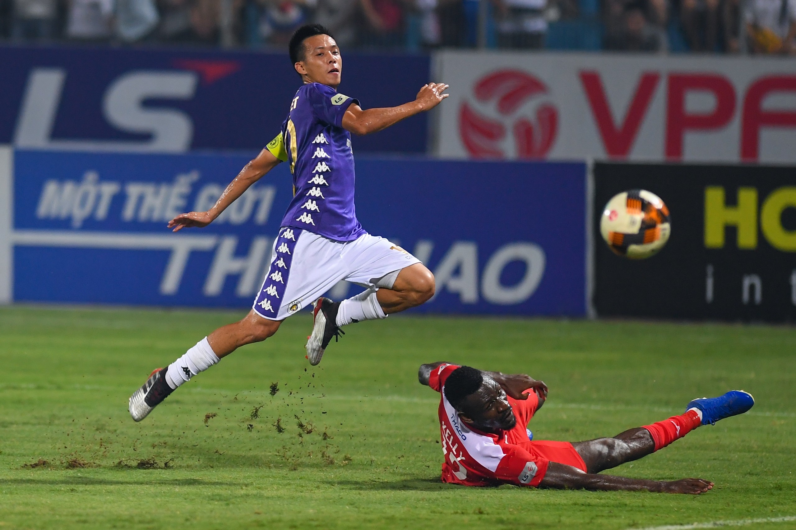 CLB Ha Noi vs HAGL anh 1