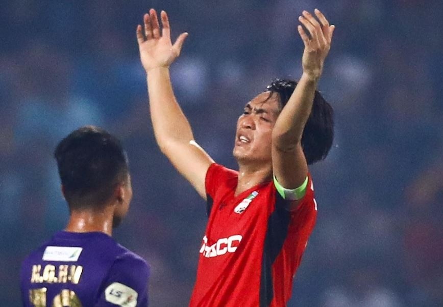 Tuan Anh bat luc trong ngay HAGL thua dam CLB Ha Noi hinh anh