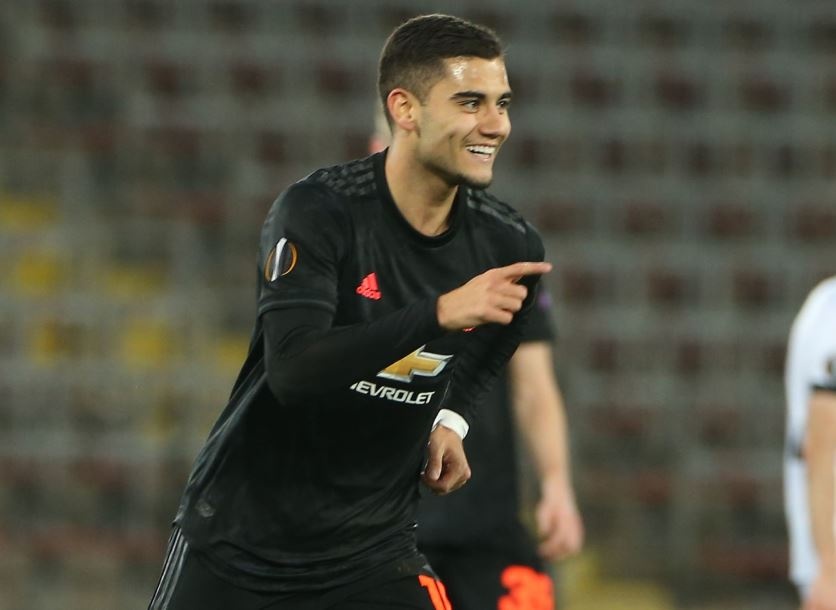 15 cau thu tre MU ra mat duoi thoi Louis van Gaal anh 1