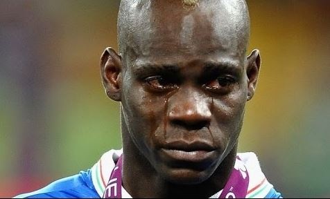 Balotelli den san tap nhung bi duoi ve hinh anh