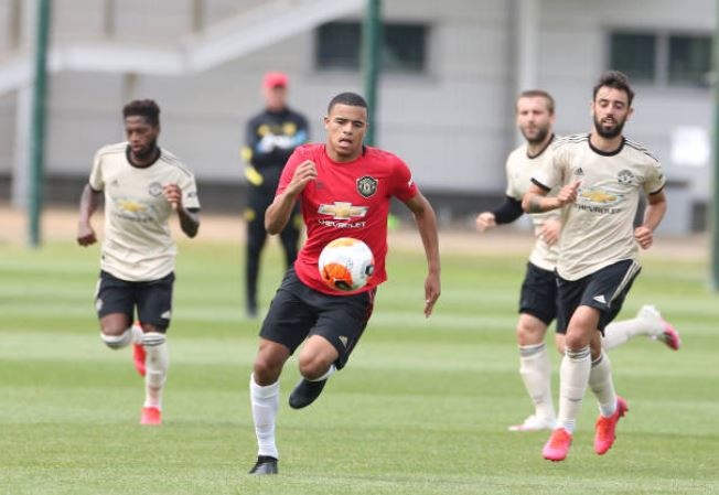 Luke Shaw lap cu dup anh 4