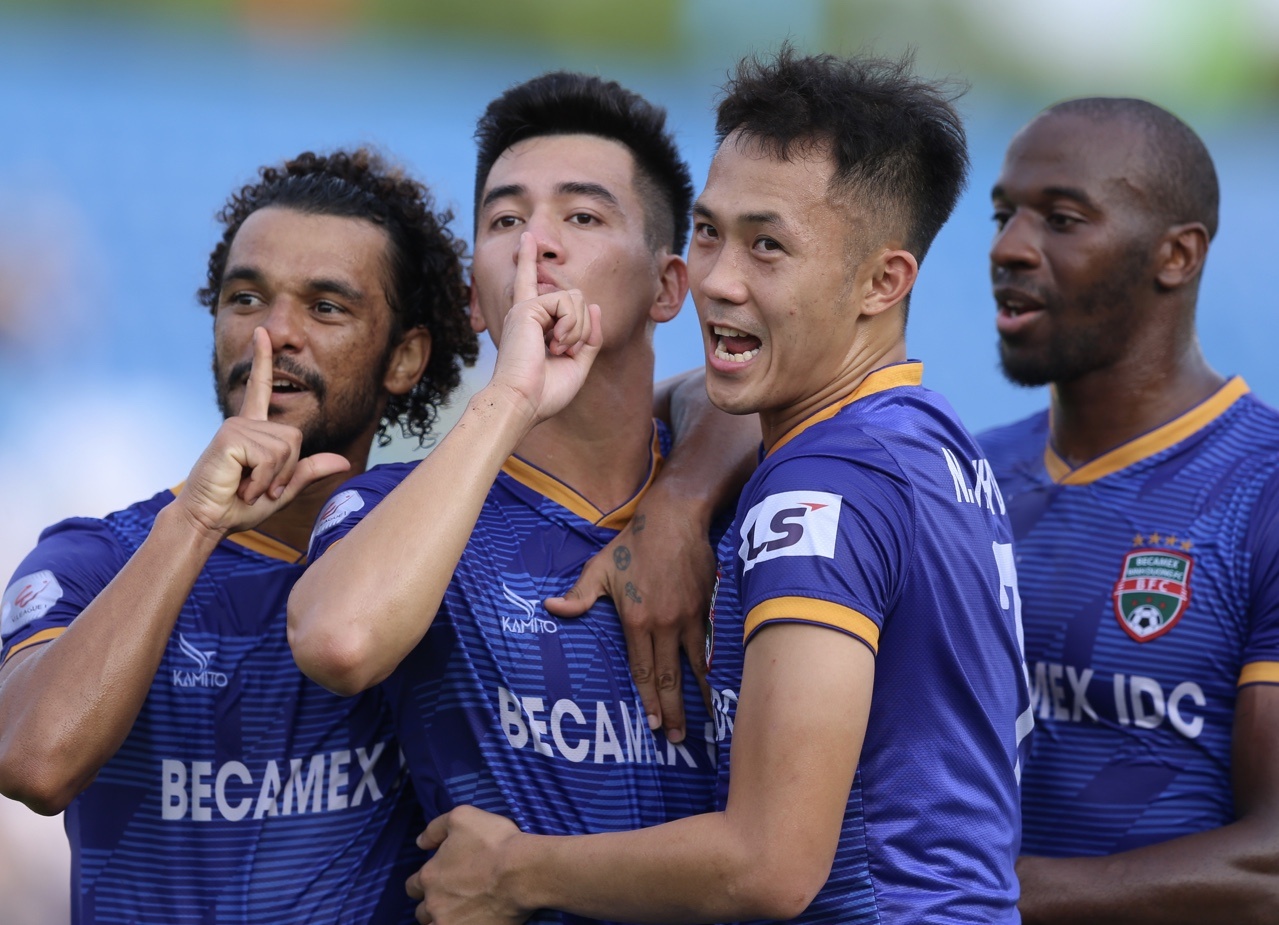 CLB Binh Duong vs Hai Phong anh 1