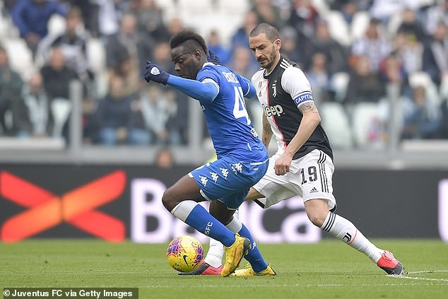 Balotelli tro lai anh 1