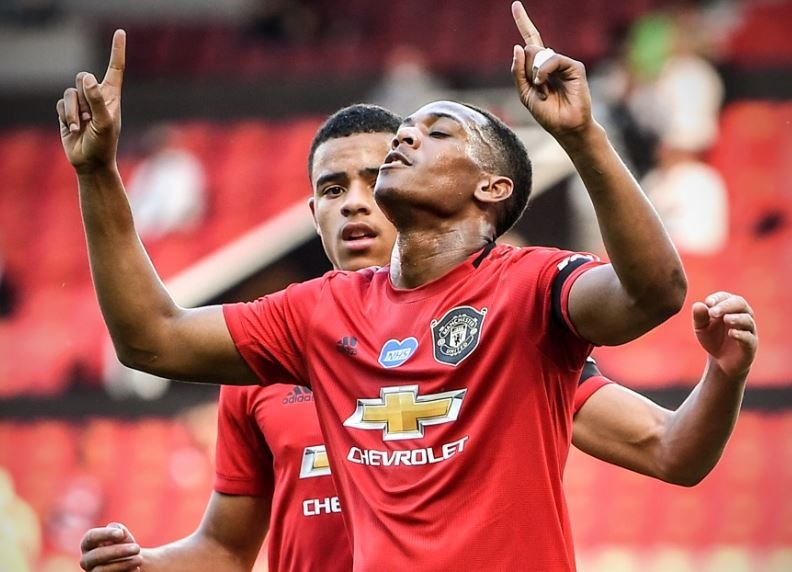 Martial lap hat-trick, MU keo sap hang thu tot thu 2 Premier League hinh anh