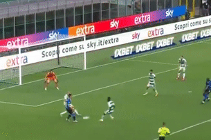 Pha bo lo truoc khung thanh trong khien Inter tan mong vo dich hinh anh