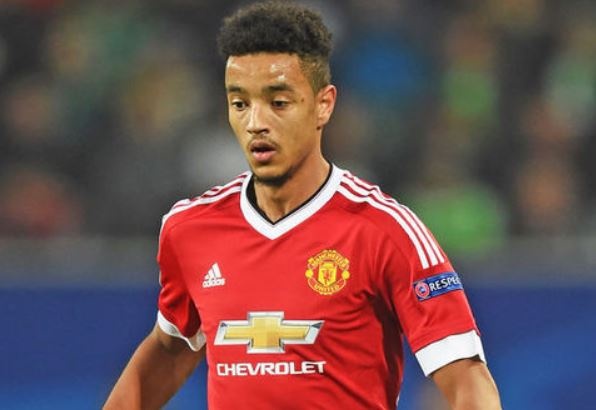 Man Utd chia tay cung luc 9 cau thu hinh anh