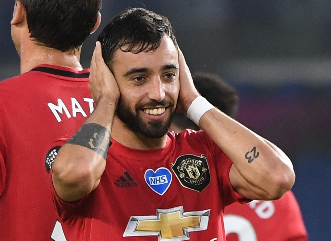 Bruno Fernandes lap cu dup, MU thang de Brighton hinh anh
