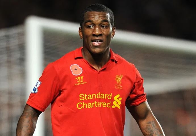 Cuu cau thu Liverpool nhap vien vi bi cuop dung dao dam hinh anh