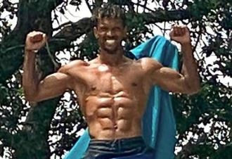 Cuu sao Man Utd khoe the hinh o tuoi 33 hinh anh