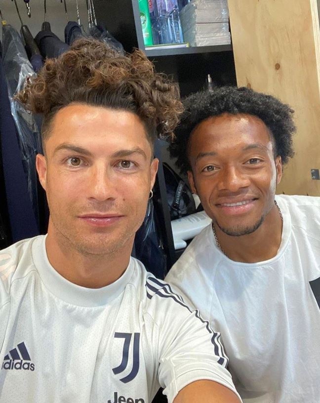 Ronaldo khoe toc nu tinh anh 1