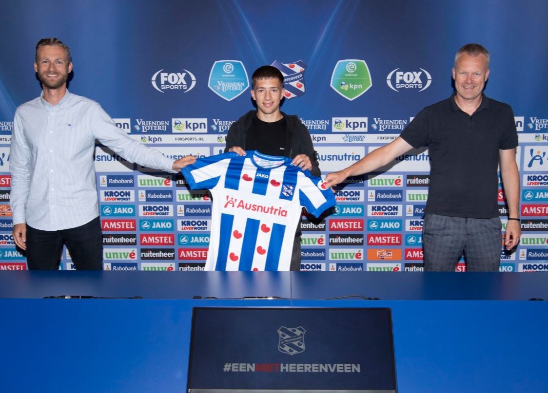 Heerenveen chieu mo 11 cau thu anh 1