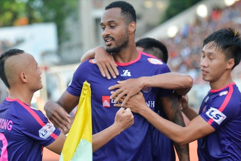 'Hien tuong' CLB Sai Gon dan dau bang xep hang sau chien thang 2-0 hinh anh
