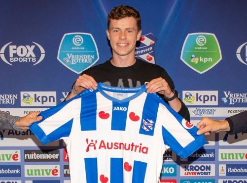 Heerenveen chieu mo 11 cau thu tre hinh anh