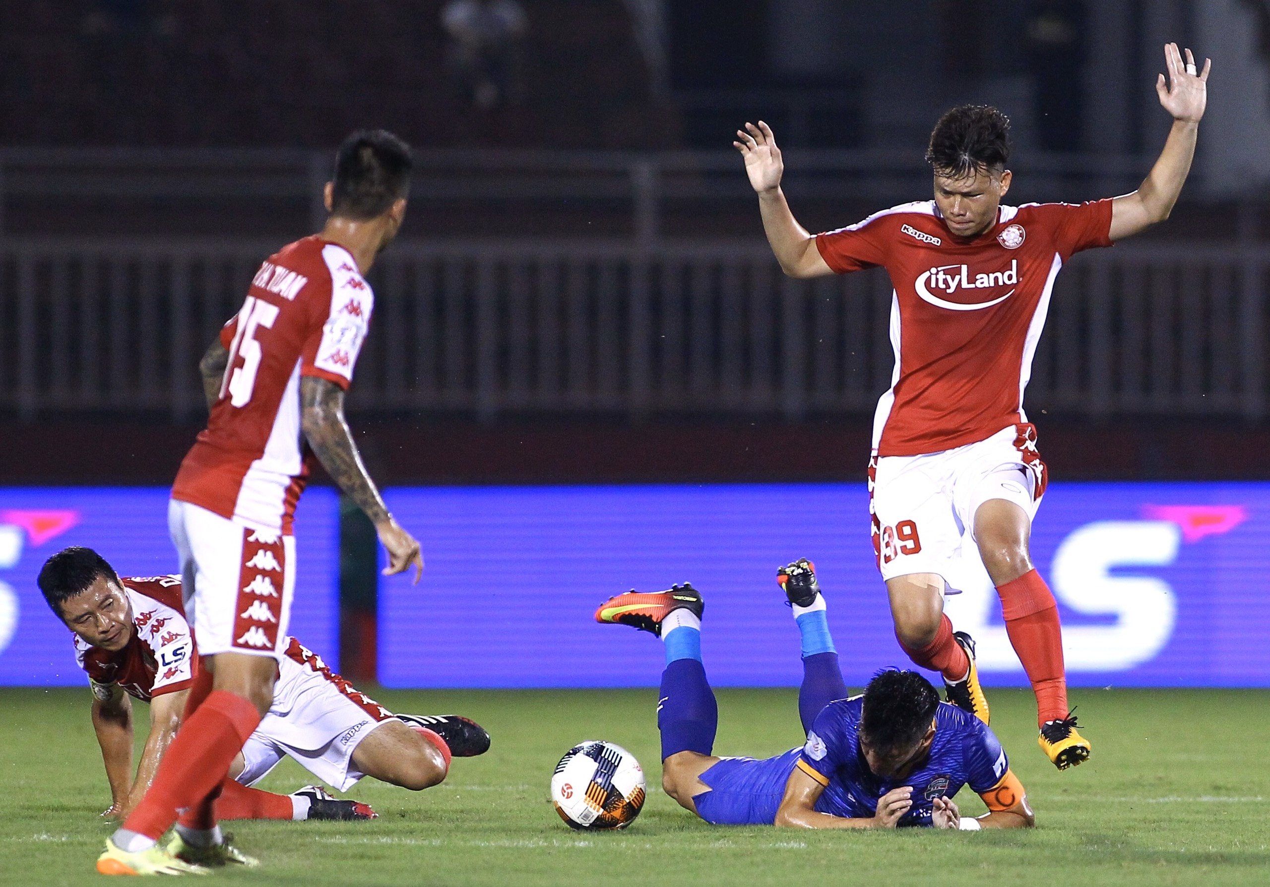 CLB TP.HCM vs Binh Duong anh 5