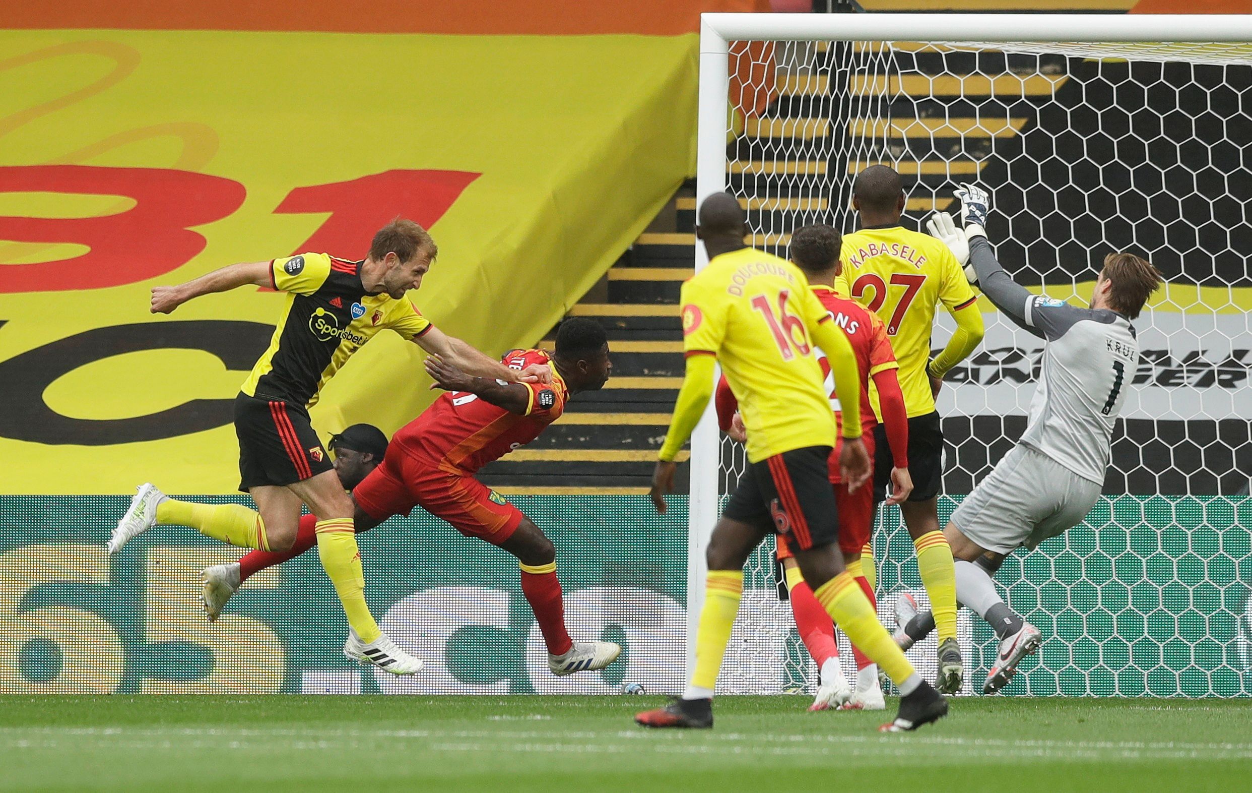 Welbeck ghi ban anh 3