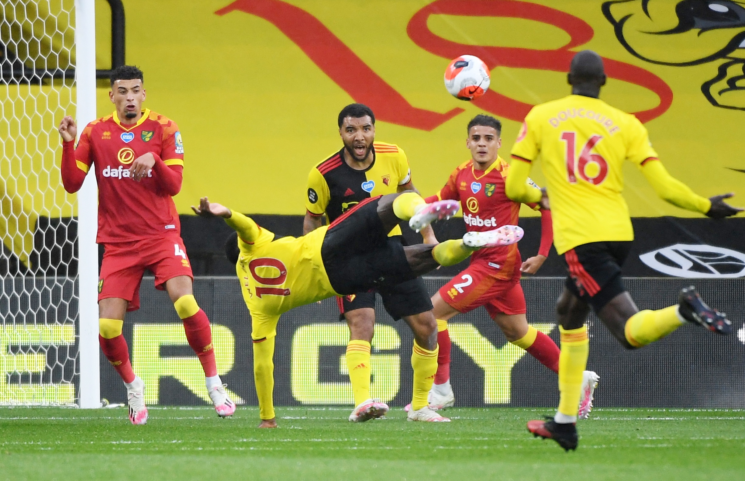 Welbeck ghi ban anh 5