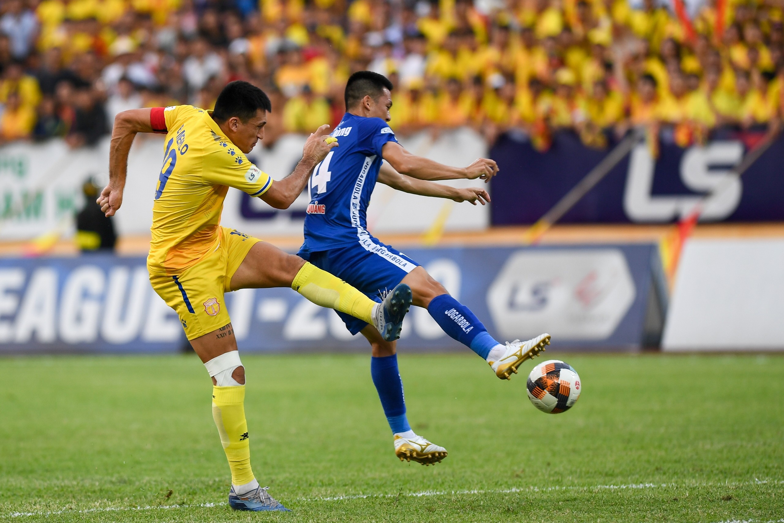 CLB Nam Dinh vs Quang Nam anh 1